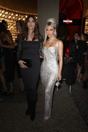 Kim Kardashian et Monica Bellucci à la soirée Dolce & Gabbana lors de la Fashion Week de Milan, le 24 septembre 2022.