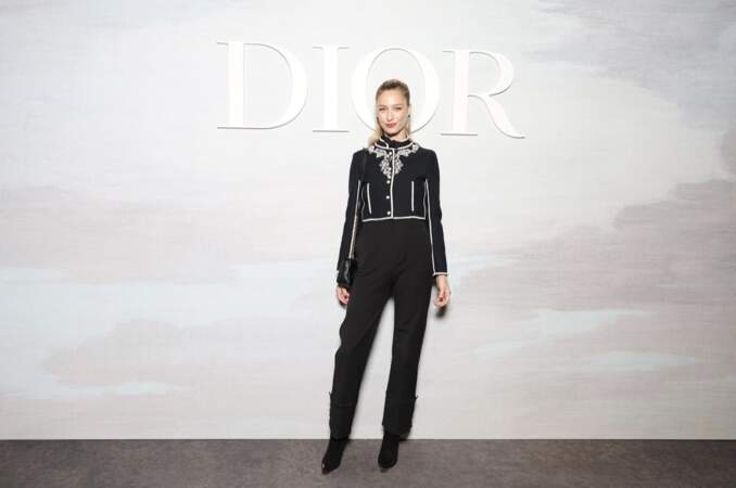 Beatrice Borromeo et sa veste en laine noire Dior Croisière 2023  lors de la Fashion week de Paris, le 27 septembre 2022. 