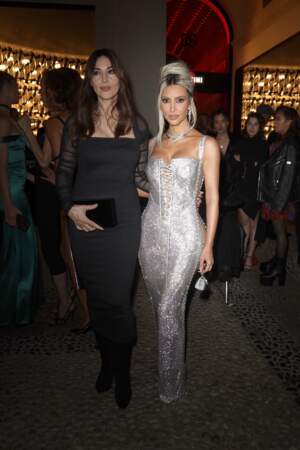 Monica Bellucci fête ses 58 ans, radieuse, le 30 septembre 2022. Elle a pris la pose avec Kim Kardashian lors de la soirée "Dolce & Gabbana" à Milan, le 24 septembre 2022. 