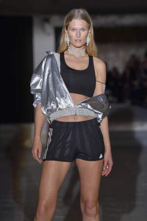 Messika : Runway - Paris Fashion Week - Womenswear Spring/Summer 2023