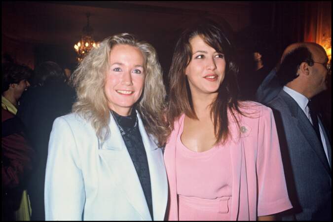 Sophie Marceau et Brigitte Fossey à la Première du film "L'Étudiante" à Paris en 1988.