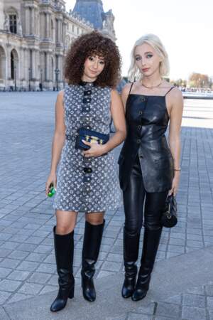 Léna Situations (Léna Mahfouf) et Emma Chamberlain au défilé Louis Vuitton Collection Femme Prêt-à-porter Printemps/Eté 2023 lors de la Fashion Week de Paris, le 4 octobre 2022