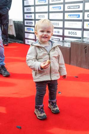 Âgé de 18 mois, le prince Julian n'est pas timide devant les photographes présents à l'occasion du Porsche Sprint Challenge Scandinavia, le 1er octobre 2022