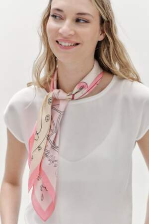 Le foulard rose poudré Caroll, 25€ 