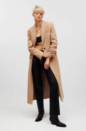Manteau en laine, 139€
Haut court en cuir, 59.95€
Jean ciré, 59.95€
Bottes hautes style cow-boy, 199€