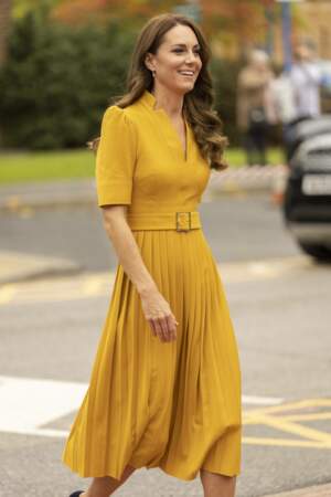 Kate Middleton opte pour une robe Karen Millen d'une valeur de 251€, le 5 octobre 2022. 