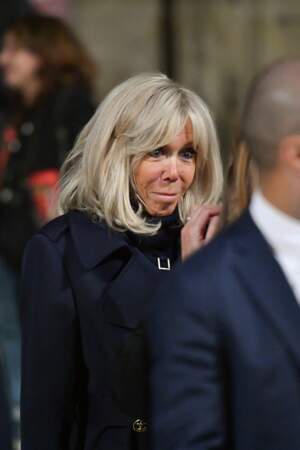 Brigitte Macron très émue lors de la cérémonie hommage à Charlotte Valandrey en l'église Saint François-Xavier de Paris, le 6 octobre 2022