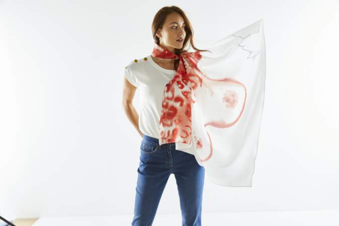 Foulard Blancheporte imaginé par l'artiste Annette Messager pour Octobre rose 