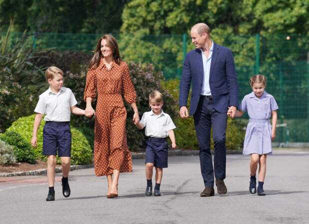 La princesse Charlotte et les princes Georges et Louis de Galles, ont intégré l'école Lambrook le 7 septembre 2022