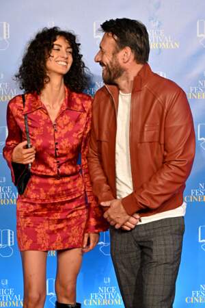 Samuel Le Bihan et son ex fiancée Stefania Cristian rigolant sur le tapis rouge du festival Cinéroman, à Nice, au cinéma Pathé Gare du Sud, le 6 octobre 2022