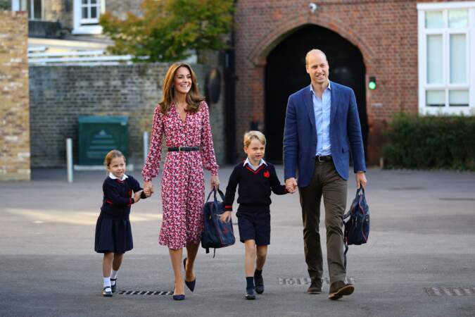 La princesse Charlotte et le prince George ont fait leurs premiers pas d'écoliers dans l'établissement londonien Thomas’s Battersea 