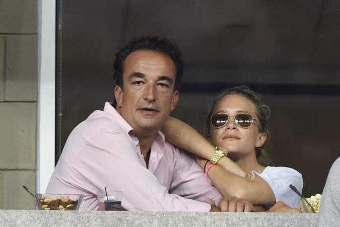 Olivier Sarkozy et Mary-Kate Olsen se marient en 2015 à New York lors d'une fête très privée, sans Carla Bruni et Nicolas Sarkozy. 