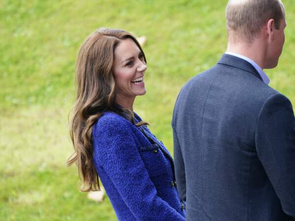 Kate Middleton et sa veste de blazer en tweed belle électrique signée Chanel à Londres, le 13 octobre 2022.
