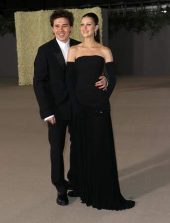 Brooklyn Beckham et sa femme, Nicola Peltz, radieux devant les photographes du gala du musée de l'Académie, le 15 octobre 2022