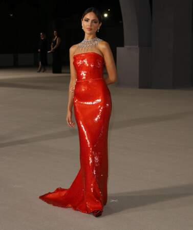 Eiza Gonzalez, l'actrice mexicaine dans une robe à bustier en vinyle rouge électrisant à Los Angeles, le 15 octobre. 