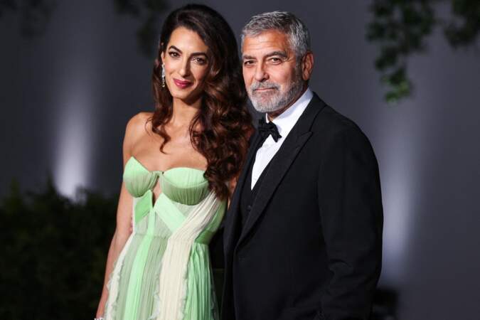 Amal Clooney est sublime en robe verte Del Core à la deuxième édition de l’Annual Academy Museum Gala à Los Angeles, le 15 octobre 2022.