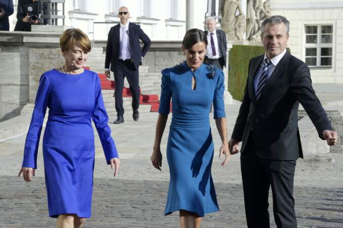 La reine Letizia d’Espagne et sa robe midi à Berlin, le 17 octobre 2022. 