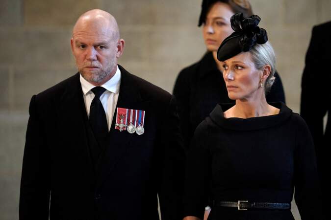 Zara Tindall and Mike Tindall suivant cercueil de la reine Elisabeth II à Westminster Hall à Londres, en septembre 2022.