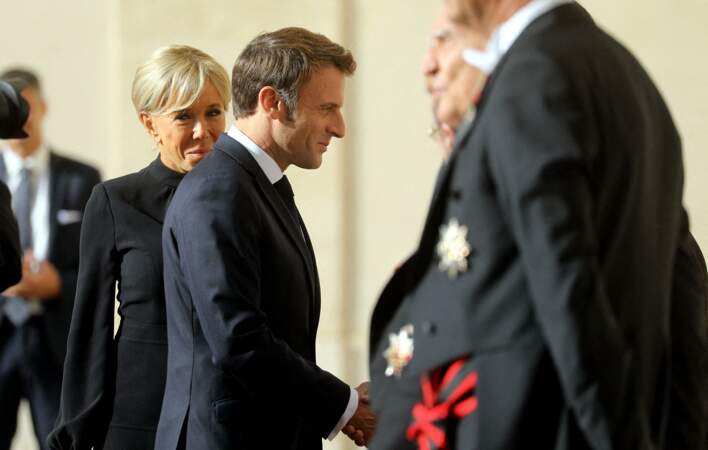 Le président Emmanuel Macron et sa femme Brigitte arrivent à la Cité du Vatican pour une Audience avec Sa Sainteté le Pape François, le 24 octobre 2022.
