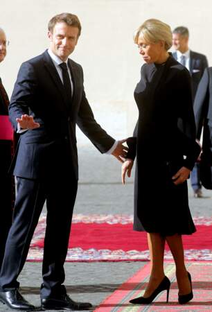 Le président Emmanuel Macron et sa femme Brigitte sont complices à Rome, le 24 octobre 2022. 