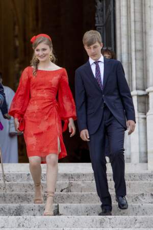 La princesse Élisabeth de Belgique resplendissante dans une robe rouge vermillon en dentelle lors de la cérémonie du "Te Deum" à la Cathédrale des Sts Michel et Gudule à Bruxelles, le 21 juillet 2021