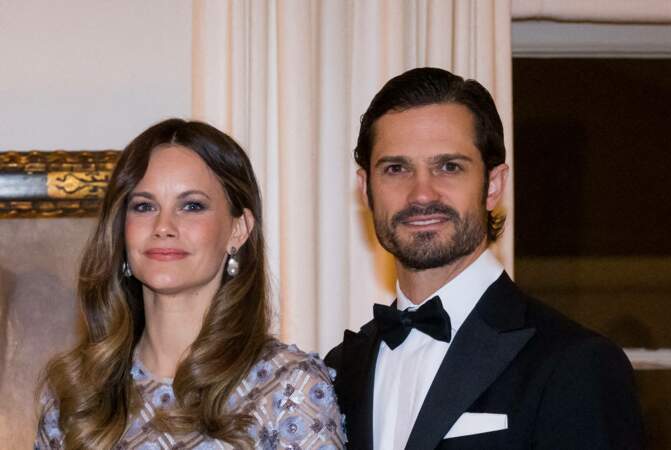 Le prince Carl Philip et la princesse Sofia se rendent à un dîner à la résidence du gouverneur dans le cadre de la visite provinciale du couple royal suédois à Värmland, le 25 octobre 2022. 