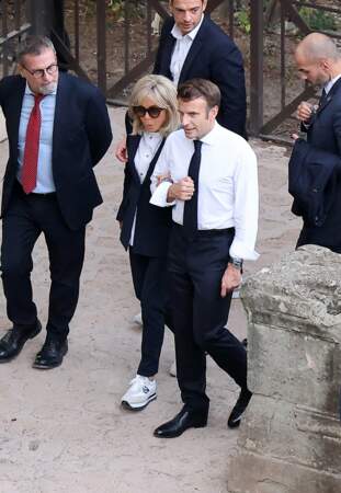 Pour visiter le Mont Palatin, Brigitte Macron porte des baskets confortables, le 24 octobre 2022. 