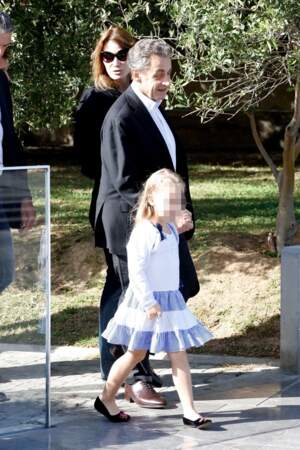 Nicolas Sarkozy, sa femme Carla Bruni-Sarkozy et leur fille Giulia Sarkozy, à leur arrivée au musée de l'Acropole à Athènes, le 24 octobre 2017.