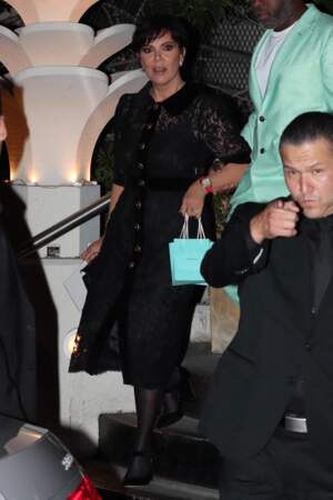 Kris Jenner enfile une robe à dentelle lors de la soirée Tiffany & Co à West Hollywood, le 26 octobre 2022. 