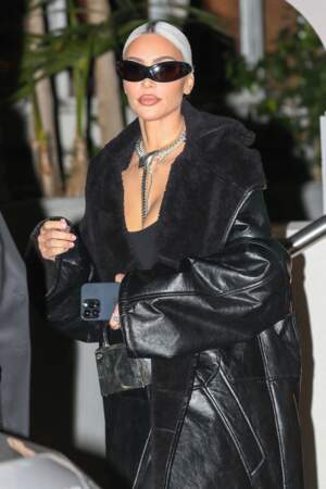 Kim Kardashian porte des bijoux scintillants de la marque Tiffany & Co, le 26 octobre 2022. 
