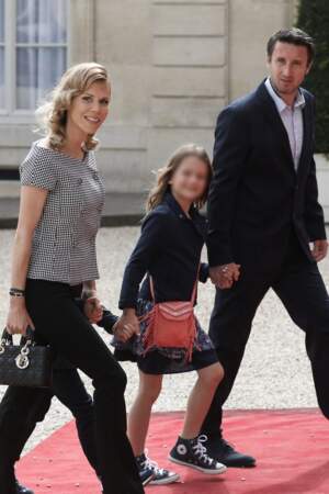 Tiphaine Auzière, son mari Antoine et leurs enfants, lors des arrivées des personnalités à la cérémonie d'investiture du Président de la République à Paris, le 7 mai 2022.