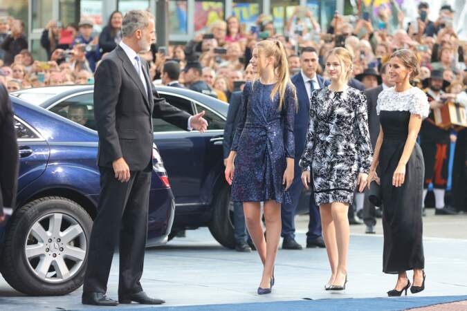 Le roi Felipe VI, la reine Letizia, la princesse Leonor et l'infante Sofia d'Espagne reçoivent les lauréats du 30ème Prix Princesse des Asturies à Oviedo, Espagne, le 28 octobre 2022.