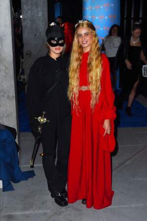 Taylor Hill vêtue de rouge vif pour la soirée d'Halloween à New York, le 31 octobre 2022