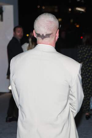 J. Balvin laisse apparaître son tatouage à la soirée "WSJ Magazine 2022 Innovator Awards" à New York, le 2 novembre 2022