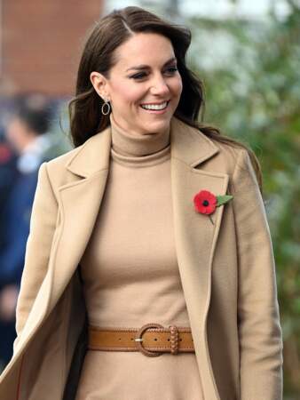 Kate Middleton est souriante pour rencontrer des associations pour la jeunesse qui oeuvrent au soutien de la santé mentale et du bien-être des jeunes, le 3 novembre 2022. 