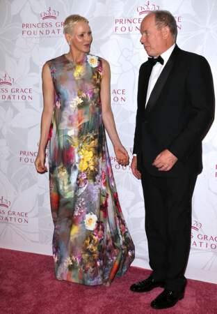 Le prince Albert subjugué par la robe fleurie de son épouse, Charlene de Monaco, à New York, le 3 novembre 2022