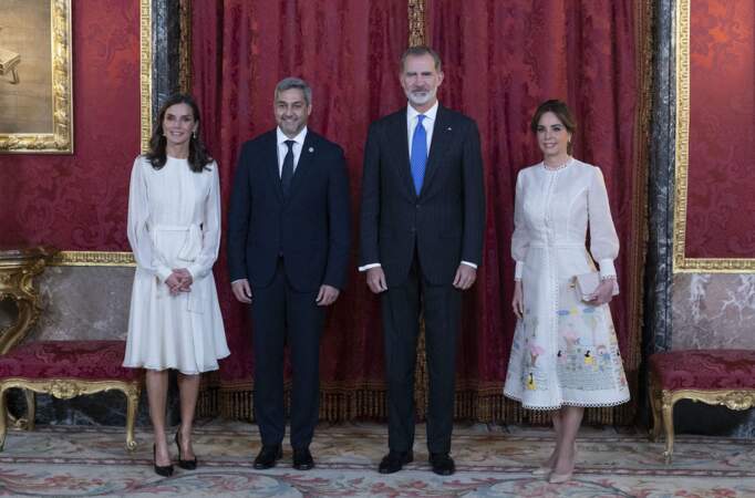 Le roi Felipe VI, la reine Letizia, Mario Abdo et Silvana Lopez ont profité de l'occasion pour poser ensemble