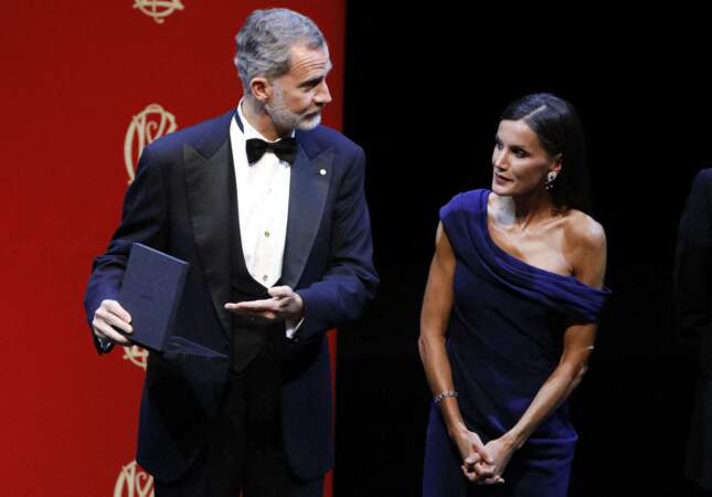 Le roi Felipe VI et la reine Letizia d'Espagne remettent des prix lors du 175ème anniversaire du club "Circulo del Liceo (Cercle del Liceu)" à Barcelone qui s'est tenu le vendredi 4 novembre 2022