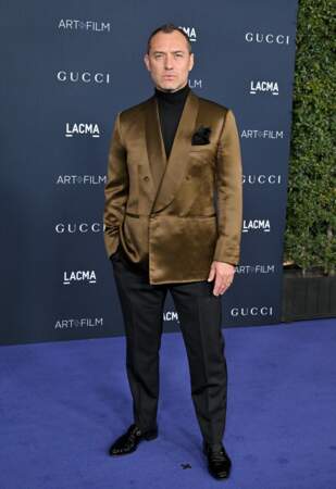 Jude Law, l'acteur et réalisateur de cinéma britannique est élégant avec un ensemble de costume à Los Angeles, le 5 novembre 2022