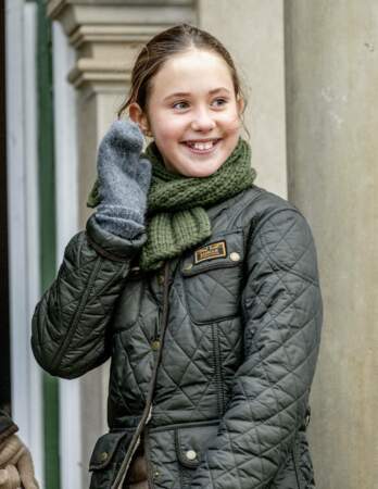 La princesse Josephine du Danemark, 11 ans, sourit lors de la chasse Hubertus à Klampenborg le 6 novembre 2022