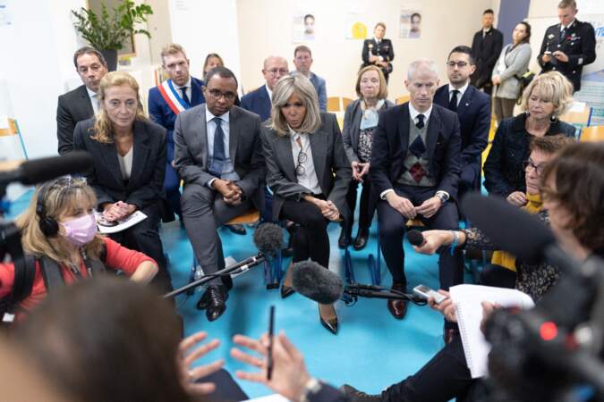 Brigitte Macron est au côté de Franck Riester, ministre délégué, chargé des Relations avec le Parlement pour sensibiliser les jeunes au harcèlement scolaire, le 7 novembre 2022
