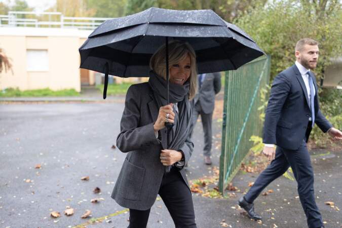 Brigitte Macron opte pour un look sobre pour intervenir dans une école, le 7 novembre 2022 