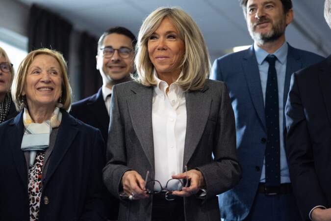 Brigitte Macron est souriante à   Esbly en Seine et Marne, le 7 novembre 2022
