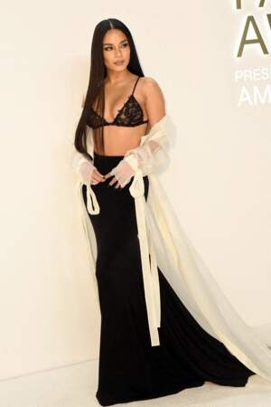 Vanessa Hudgens dévoile une partie de sa lingerie à la soirée des CFDA Fashion Awards à New York, le 7 novembre 2022. L'actrice porte un tenue sur-mesure Vera Wang.