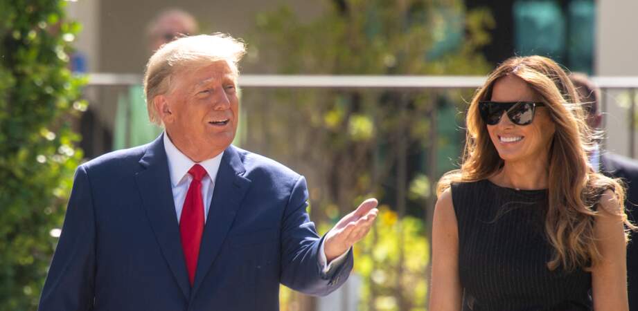Donald et Melania Trump tout sourire à West Palm Beach, le 8 novembre 2022