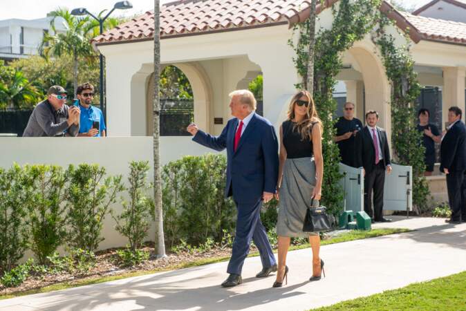 Donald Trump et sa femme Melania Trump votent à l'occasion des élections de mi-mandat aux États-Unis à West Palm Beach, le 8 novembre 2022