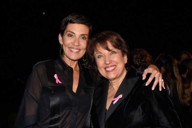 Roselyne Bachelot et Cristina Cordula toutes deux parées de rubans roses pour le lancement du mois d'Octobre Rose en 2017