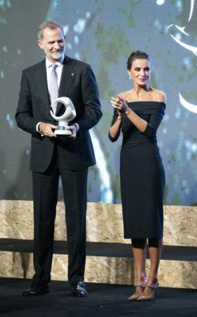 Le roi Felipe VI et la reine Letizia d'Espagne assistent à la 35e édition de la cérémonie des Macael Awards organisée par l'Association andalouse de l'industrie du marbre (AEMA) au bâtiment multifonctionnel de Macael le 11 novembre 2022