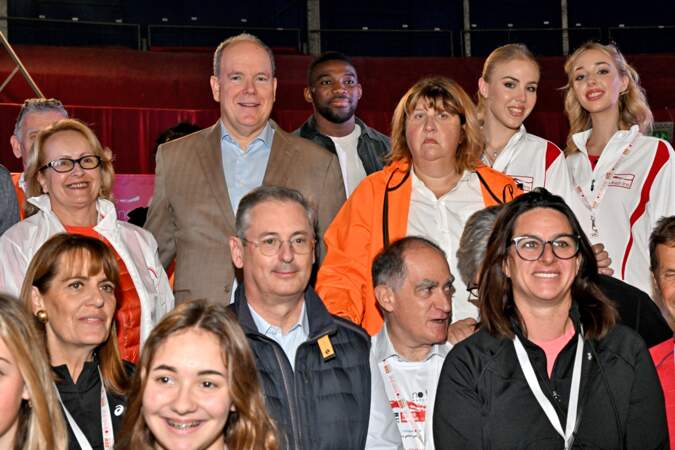 Le prince Albert II de Monaco donne le départ de la 20ème édition de la course caritative "No finish Line" au profit des enfants avec Carolina et Chiara de Bourbon-Siciles à Monaco  du 12 novembre 2022
