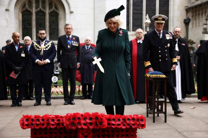 Camilla Parker Bowles s'est recueillie pour la première au champs des souvenirs en tant que reine consort, le 10 novembre 2022, 